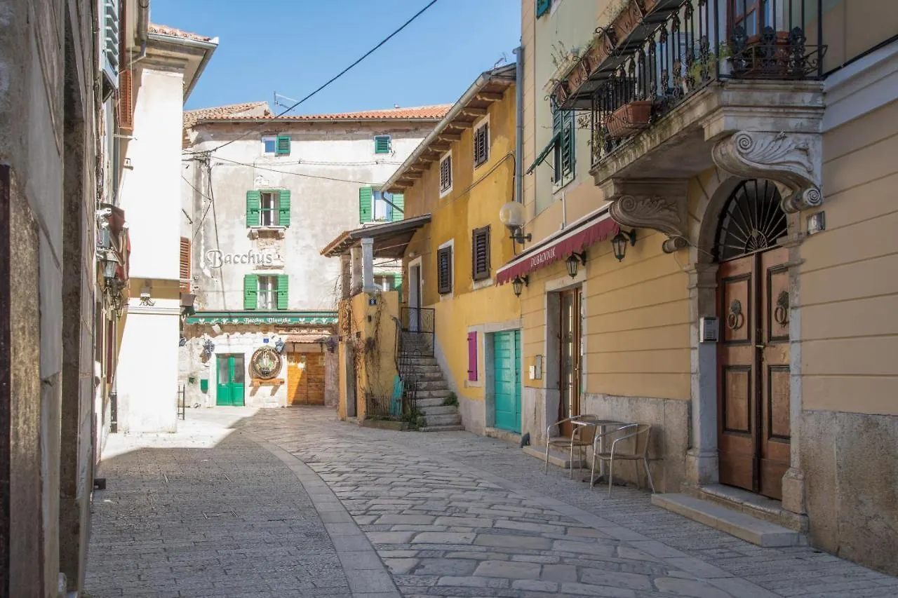 Historic Old Town Apartment With The Best View In Town Poreč 0*,  Kroatië